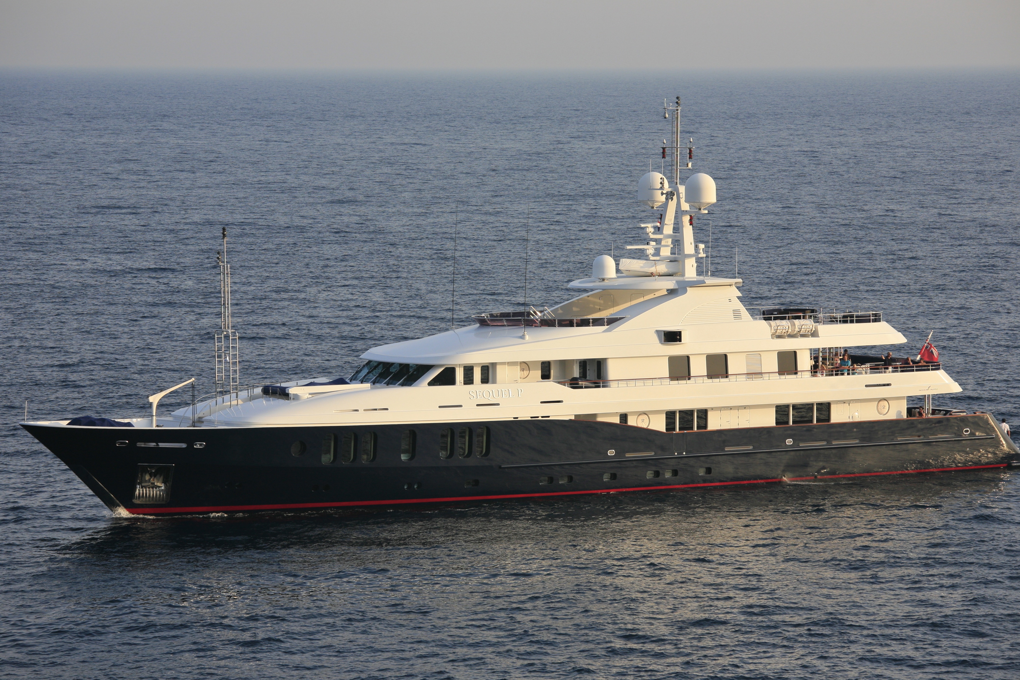 The Welcome Aboard Briefing That Sets a Relaxed Luxury Tone